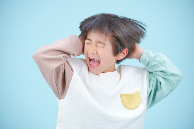 「強度行動障害」の原因は？子どもの特性と環境を理解しよう