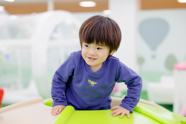 発達特性のある子にストレッチはなぜ必要？体の使いづらさと感覚の視点から考えてみよう【前編】