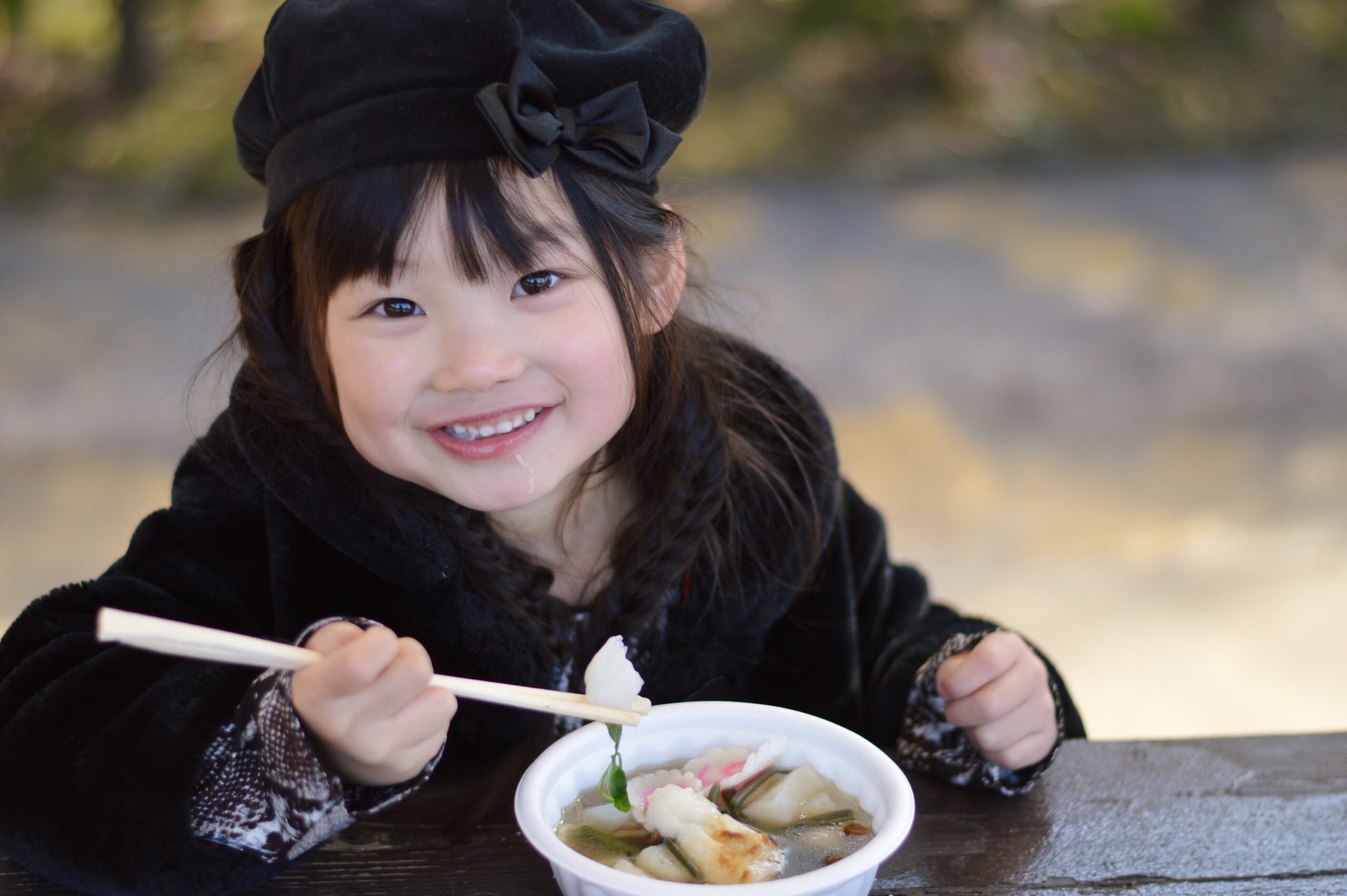 子どもはおもちはいつから食べられる？年齢の目安と安全に食べるための注意点