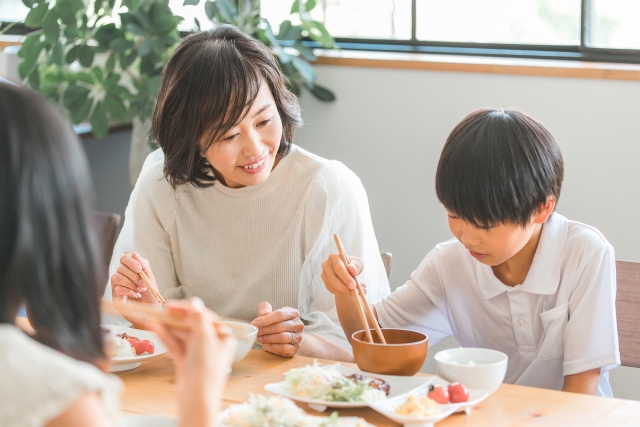 子どもがお肉を食べない理由とは？苦手になる原因と食べれる工夫を紹介！