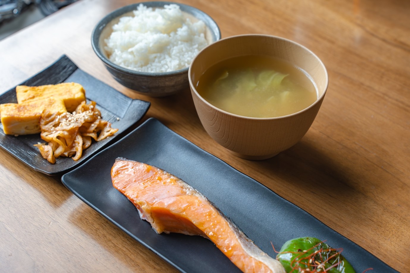 トリプトファンの効果とは？子どもの睡眠・気分を整える栄養、朝ごはんの工夫を紹介！