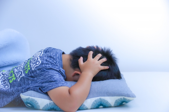 「夜中に突然泣く・叫ぶ」は夜驚症？子どもの睡眠で知っておきたいこと（前編）