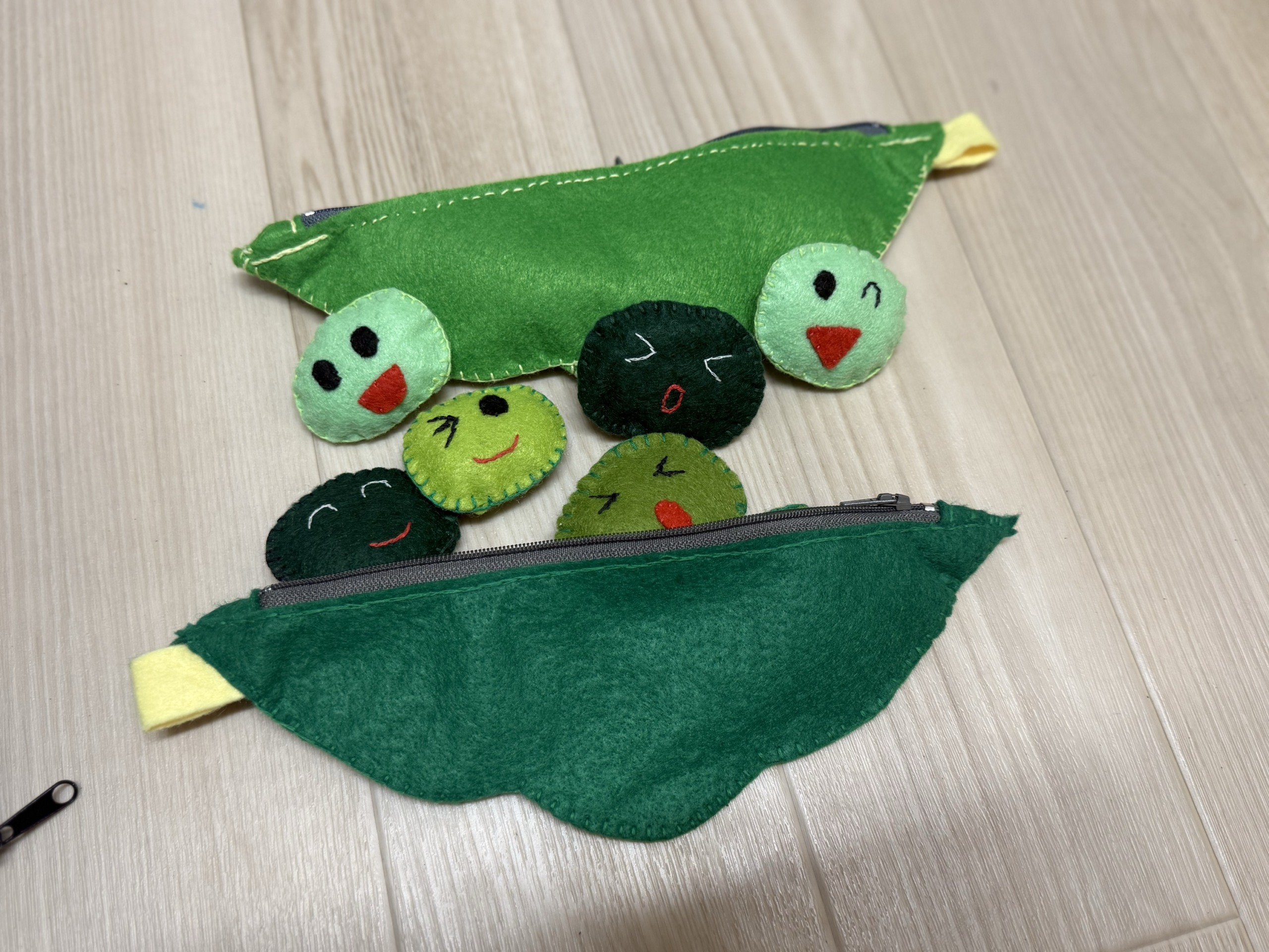 かわいくて子どもに人気！足立新田教室の手作りファスナー玩具「さやえんどうポーチ」