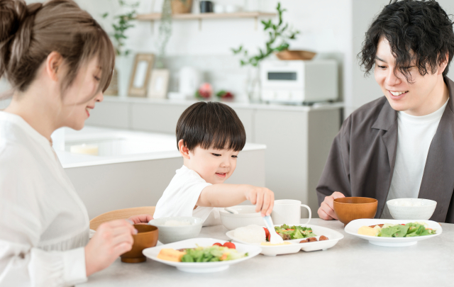 子どもの食事はいつまで薄味？幼児食の味付けと家族でできる減塩の工夫
