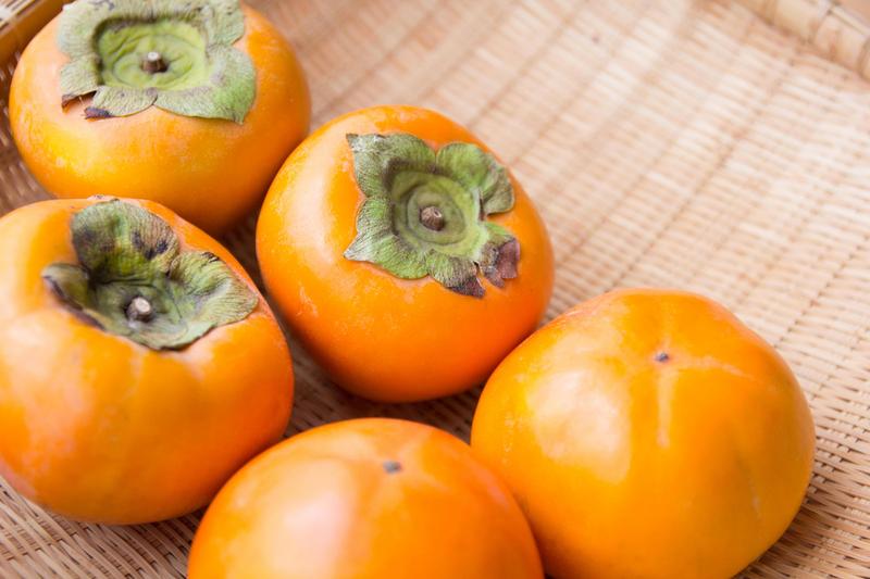 秋の味覚「柿」、子どもにうれしい栄養や食べ方、注意点を紹介